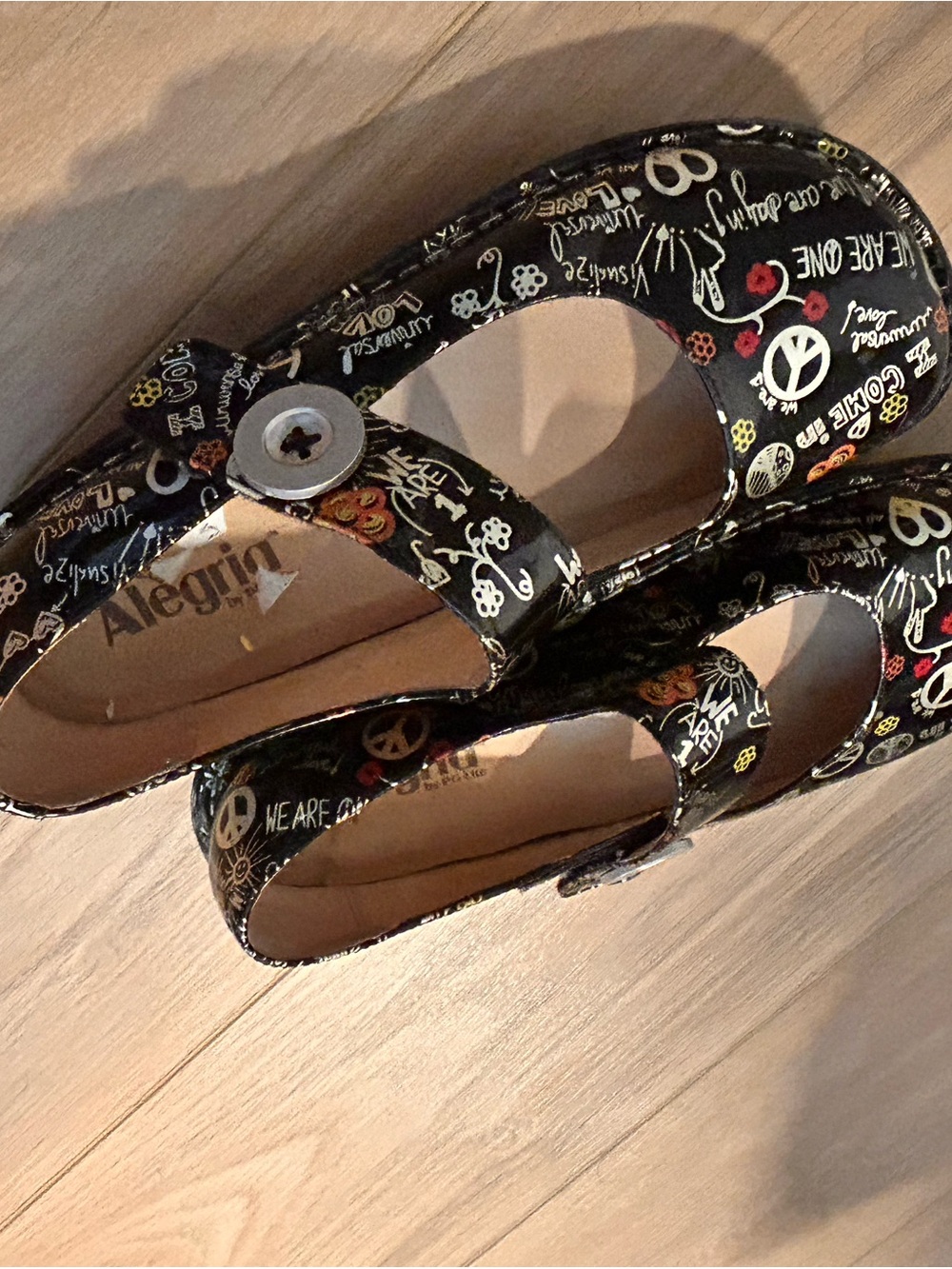 Alegria 'Peace & Love' Patent Leather Printed Paloma Mary Jane Shoes 41 US 10 - Picture 2 of 5